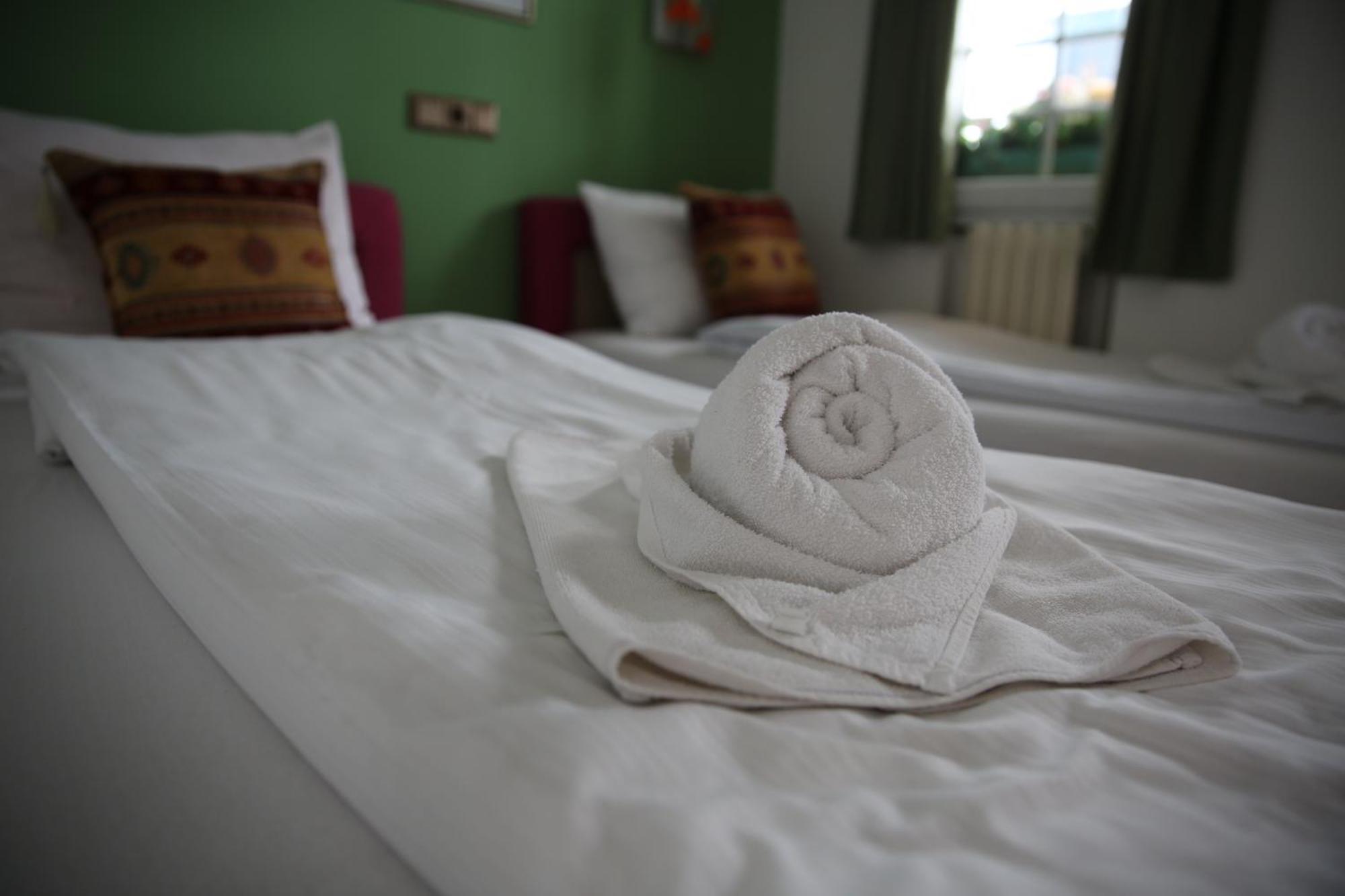 Guesthouse Nia Deluxe Saraybosna Dış mekan fotoğraf